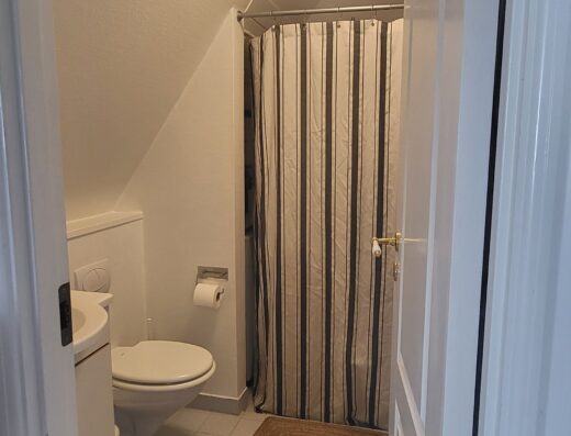 Private guest room in central Kerteminde