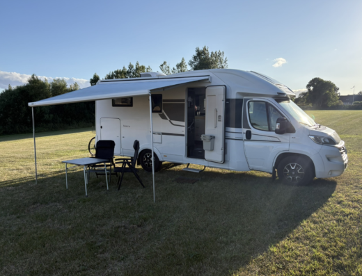 Overnat helt tæt på Great Northern med din egen camper